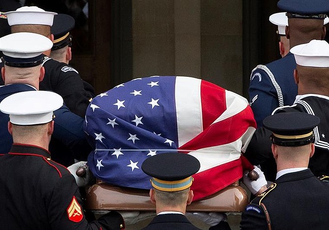 Realizan ceremonia en honor a George H. W. Bush en la Catedral Nacional de Washington