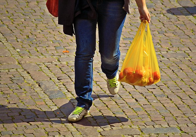 "Usemos menos bolsas plásticas"