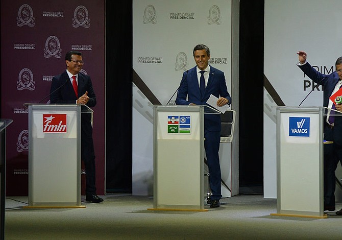 Debate presidencial de El Salvador: Candidatos chocan por cómo financiar planes de gobierno