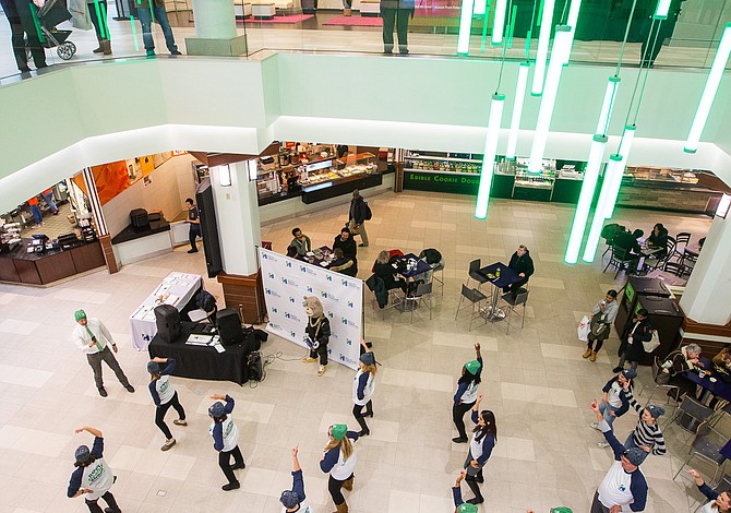 Health Connector realizó baile masivo ‘Flash Mob for Health’ con Keytar Bear y CambridgeSide