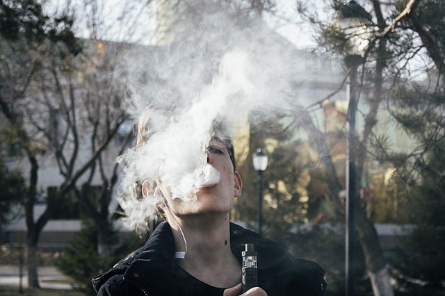 El año del “vapeo”: dramático aumento del consumo de cigarrillos electrónicos en adolescentes
