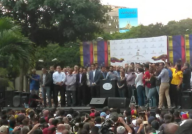 Presidente del Parlamento venezolano asumirá funciones del Poder Ejecutivo