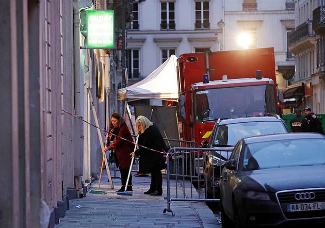 Hallan cadáver de mujer sepultado bajo escombros en París