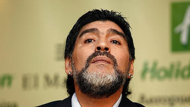 Maradona es dado de alta tras operación por sangrado estomacal y sigue el reposo en su casa