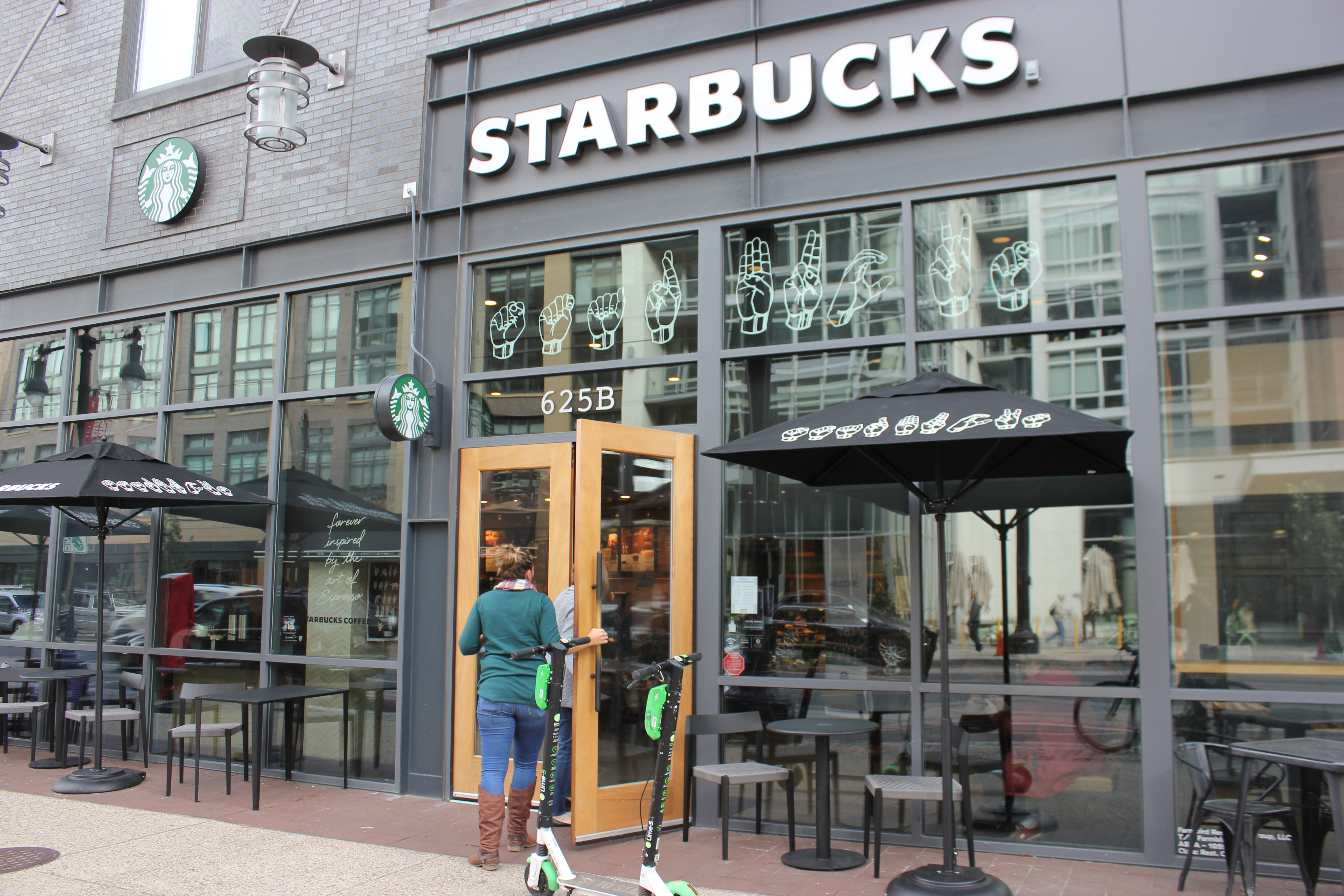 Starbucks Comenzará A Hacer Delivery En Boston Boston's Online Hispanic ...