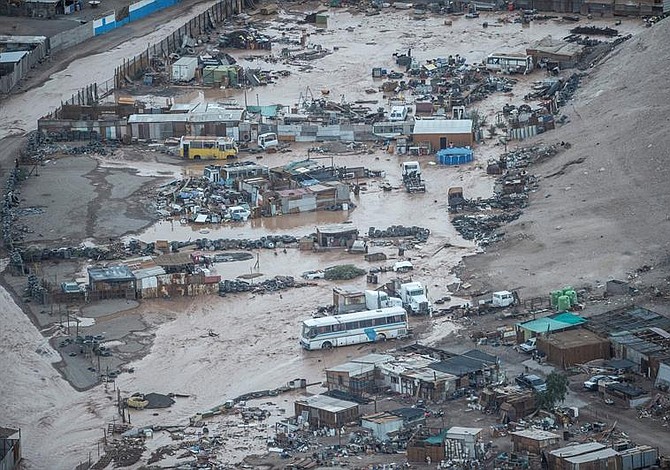 Al menos seis muertos y más de mil 800 viviendas dañadas por temporal en Chile