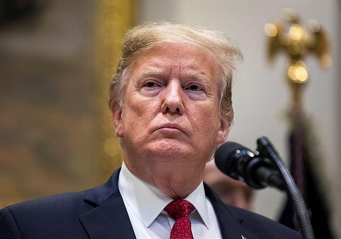 Trump reitera que estudia "todas las opciones" sobre la crisis en Venezuela
