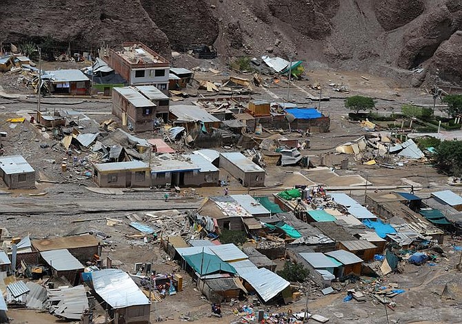 Más de mil 800 damnificados en Perú por lluvias y deslizamientos