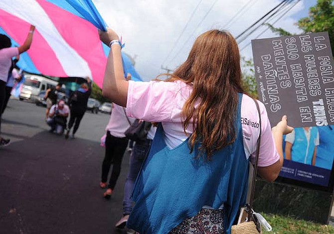 Salvadoreños transgénero piden que el Estado reconozca sus derechos