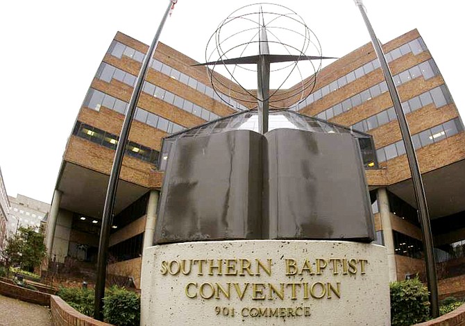 Graves acusaciones contra Iglesia Bautista