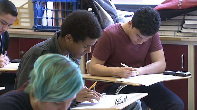 Montgomery: Piden a estudiantes latinos aprovechar becas para college