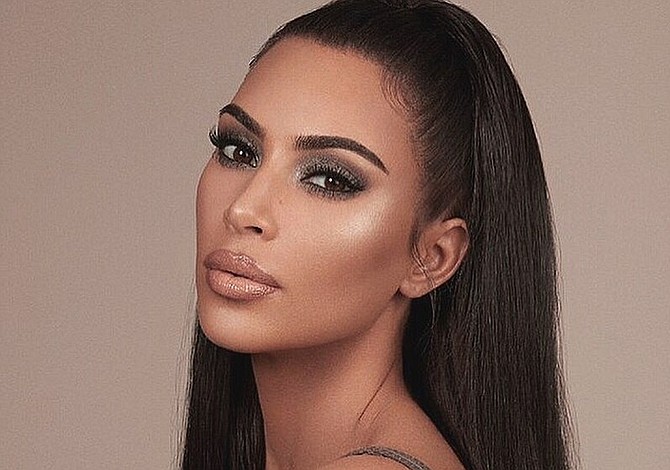 Kim Kardashian muestra el rostro de Psalm West, su nuevo bebé