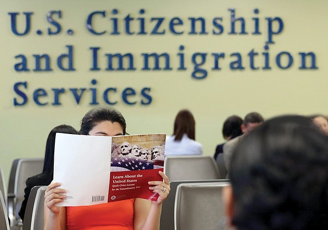 Muchos ciudadanos no aprobarían el examen de naturalización