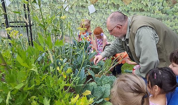 NATURALEZA. Durante los campamentos de verano hay tiempo para aprender sobre las plantas y la fauna que vive en los jardines durante los meses más cálidos del año.