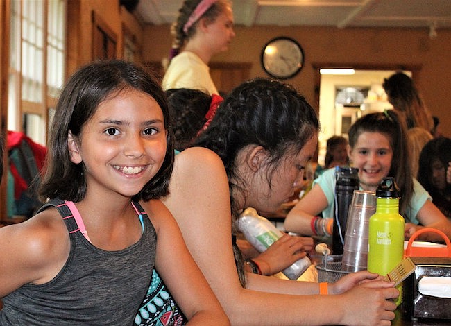En Camp Horizons sus hijos pueden compartir con niños y personal de más de 20 países