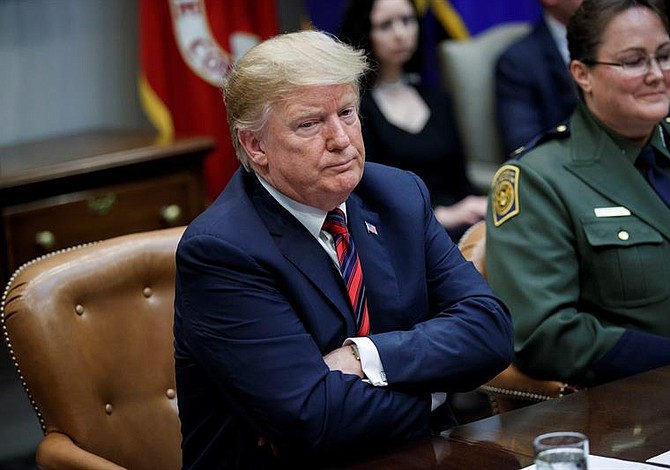 Demócratas solicitan investigar a Trump por supuestos contratos a indocumentados