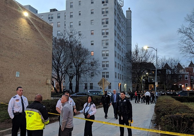 Un muerto y siete heridos tras noche violenta en DC