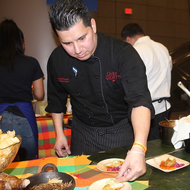 EL SALVADOR. El chef salvadoreño Santos Fuentes ofreció un manjar con el pescado seco como el ingrediente principal. Su clientela fueron unos 600 invitados.