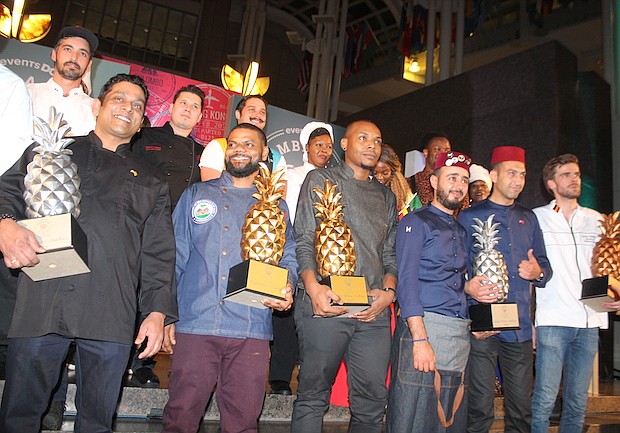 PREMIADOS. Los ganadores: Siri Lanka, Haití, Barbados, Marruecos y Bélgica se llevaron los premios en forma de piñas plateadas y doradas.