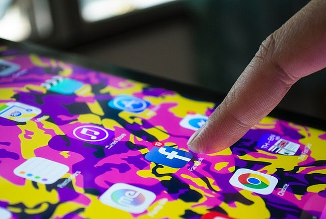Soledad sin edad: jóvenes en las redes sociales reportan sentirse más solos que nunca
