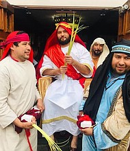 DRAMA. Miembros del grupo Santiago Apóstol de la Iglesia Saint James.