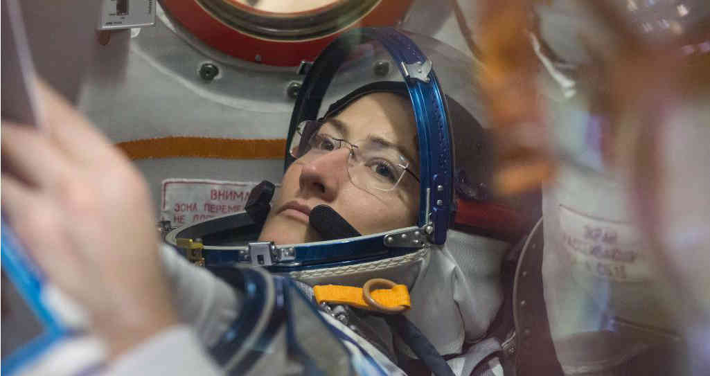 Mujer astronauta cerca del récord al pasar 11 meses en el espacio