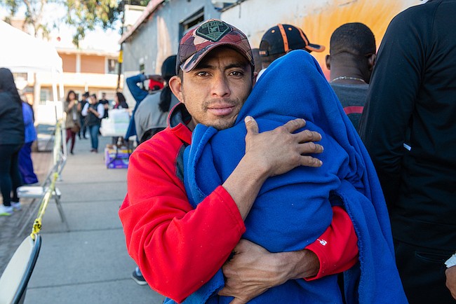 Postal desde el limbo: refugiados débiles y enfermos reciben atención médica en Tijuana