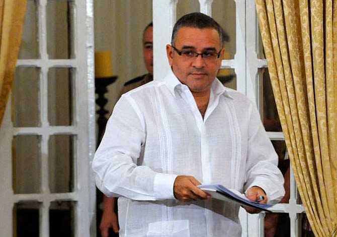 Sueldos que Ortega paga a Funes indignan a Nicaragua