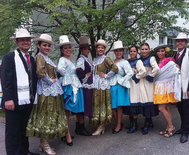 CUECAS. El ballet folclórico Edson Ontiveros ofreció cuecas de los nueve departamentos de Bolivia.