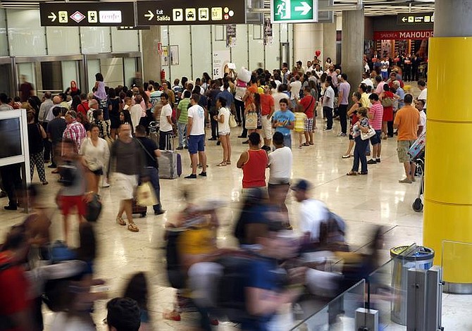 Detienen a famoso chef en el aeropuerto de Los Ángeles por llevar pirañas en su equipaje
