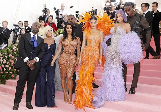 Kim Kardashian revela a lo que se sometió para lucir ajustado vestido