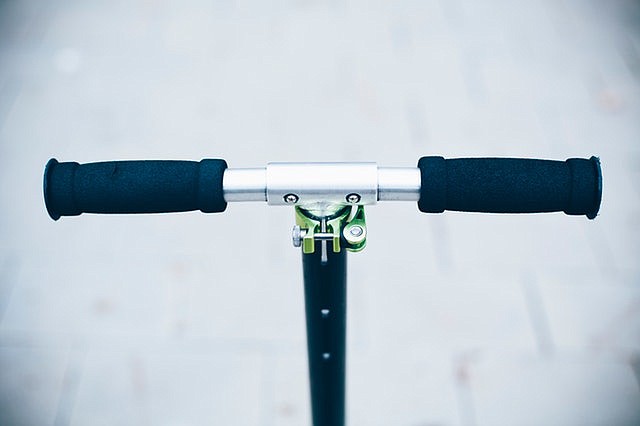 Scooters: estudio revela riesgo real y aconseja a los estados legislar su uso
