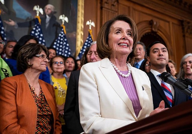 Mark Zuckerberg contacta a la presidenta de la Cámara de Representantes, Nancy Pelosi