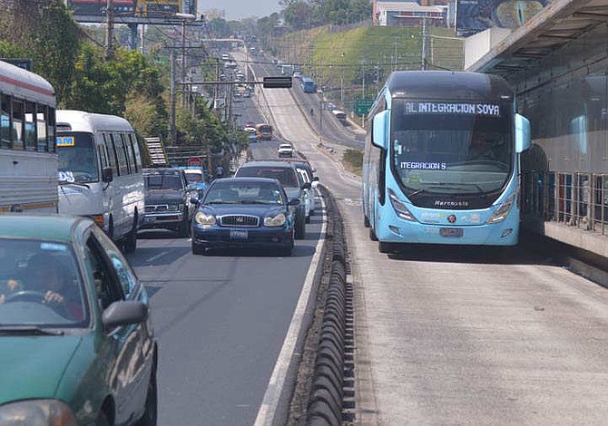 Sala declara ilegal la exclusividad de los carriles del Sitramss en El Salvador