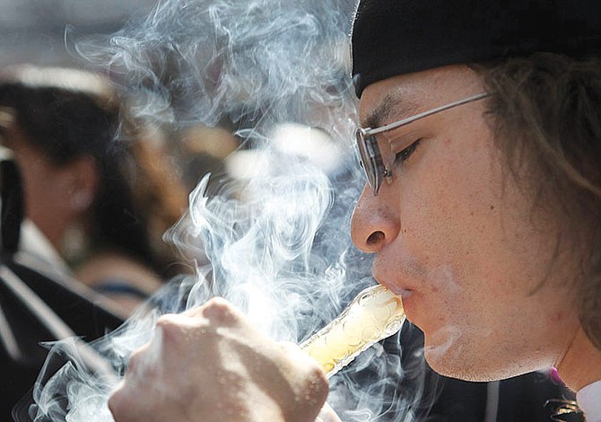Adolescentes consumen más marihuana que hace treinta años