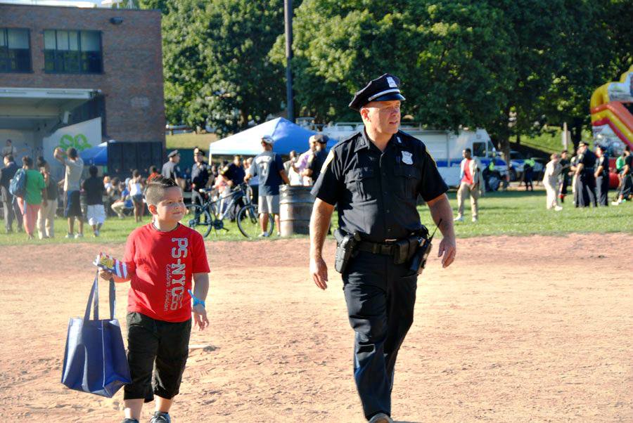 HOY Y MAÑANA Comunidades de Boston celebrarán National Night Out