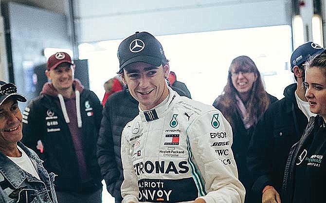 Joven piloto mexicano espera oportunidad en la F1