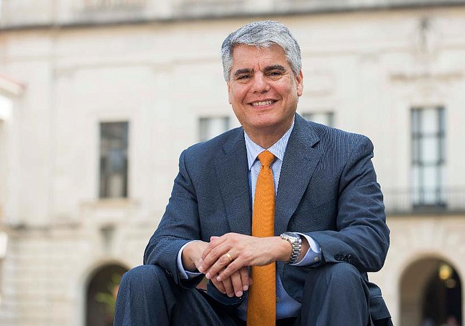 Renuncia el presidente de la Universidad de Texas