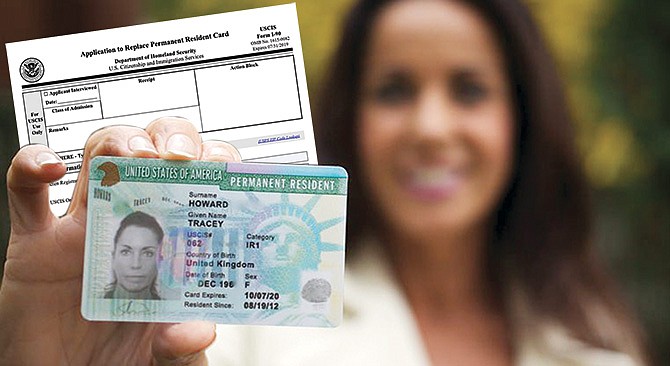 CONVENIENTE. USCIS entregará un documento o ‘sello’ a los inmigrantes que sean residentes permanentes para extender la vigencia de su ‘green card’ durante doce meses.