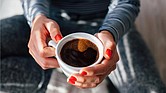 La cafeína mejora el performance en casi todas las disciplinas y escenarios deportivos y puede usarse sin miedo a que haya un impacto negativo en el balance de líquidos en el cuerpo.