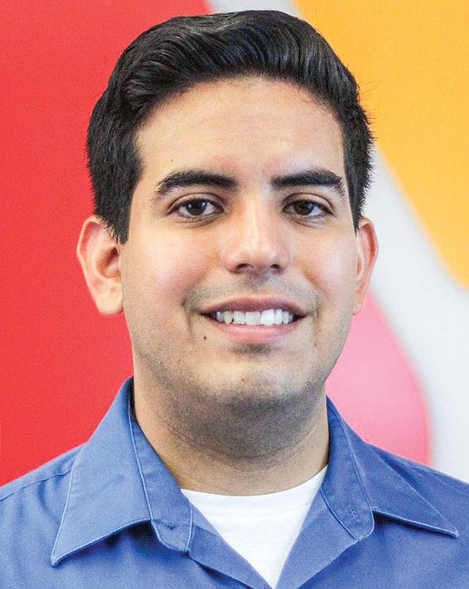 Octavio Sánchez, director regional de deportes acuáticos del YMCA de Austin.
