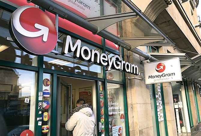 Demandan a MoneyGram por prácticas abusivas
