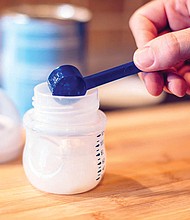 DIFICIL. Encontrar leche en polvo para bebés ha sido todo un reto para los padres en distintos Estados de la Unión.