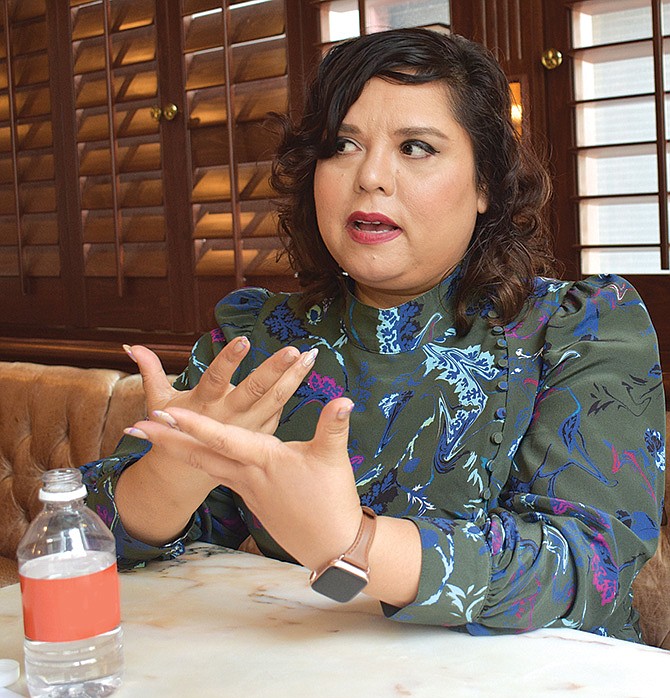 Linda Yvette Chávez, cocreadora de la serie de Netlfix “Gentefied”.
