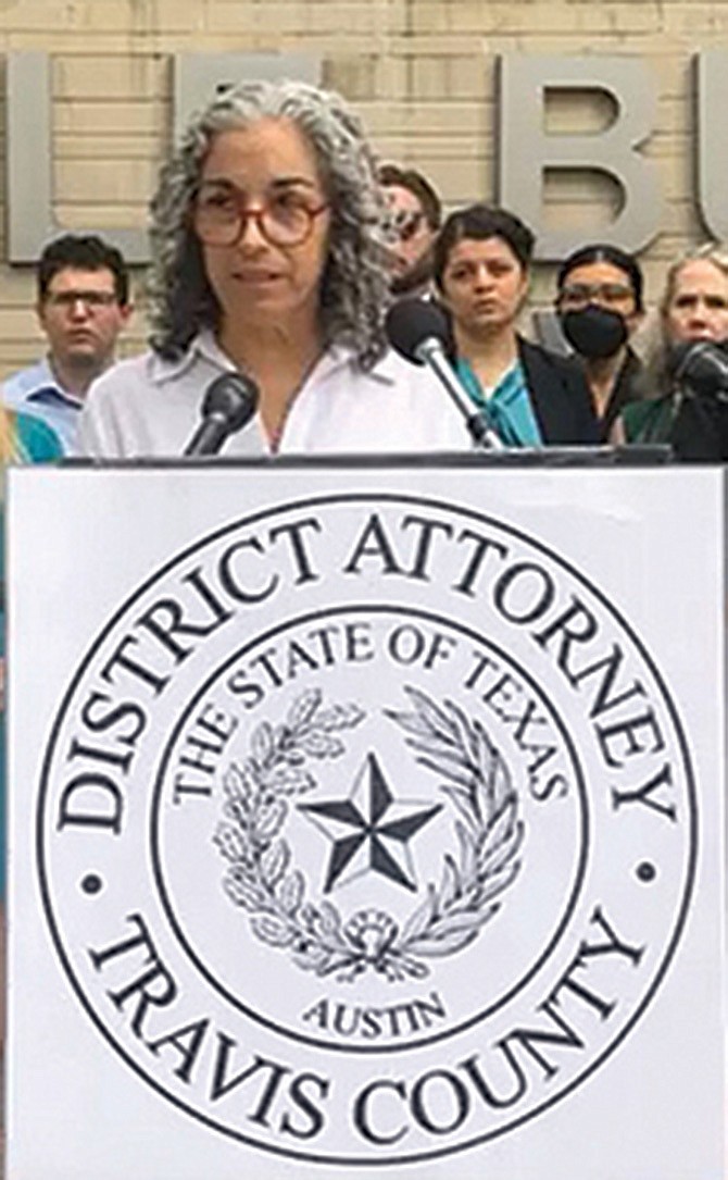 Neva Fernández, directora de la Unidad de Servicio a Víctimas de la Oficina del Fiscal de Distrito del Condado Travis.