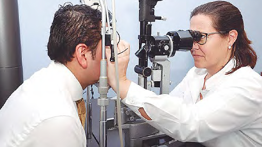 CUIDADO. Los hispanos y latinos tienen probabilidades casi 2.5 veces más altas de tener diabetes que las personas de raza blanca no hispanas. También tienen la prevalencia más alta de complicaciones oculares asociadas a la diabetes, incluida la retinopatía diabética, la cual puede causar ceguera.