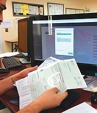 El IRS recomienda que, antes de presentar su declaración, reúna toda la información necesaria para enviarla completa y precisa.