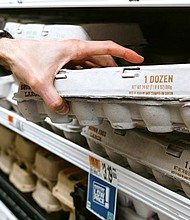 ILEGAL. Las autoridades recomiendan no comprar huevos en la frontera sur y no declarar la compra, pues las sanciones civiles pueden costar hasta 300 dólares.