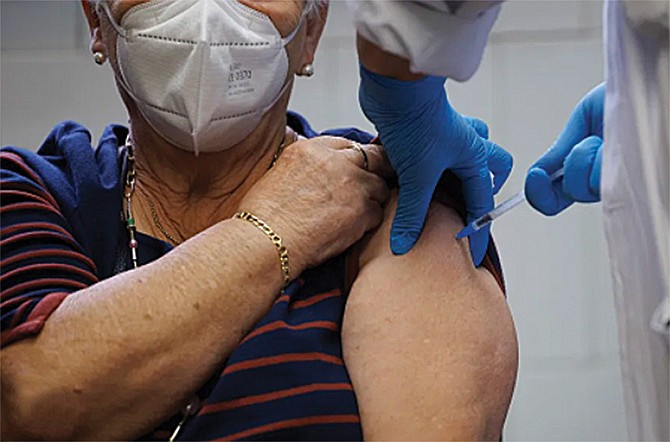 FDA propone que la vacuna anti-COVID sea anual