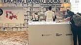 La exhibición montada en el festival SXSW muestra los Estados de la Unión que han implementado algún tipo de limitante a diversos libros en las escuelas públicas, así como aquellos ejemplares que han sido prohibidos a lo largo del país.